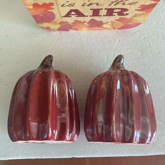 🆕2 Cranberry Pearl Porcelain Pumpkins & Fall Is In The Air Wood Mason Jar Sign - Picture 16 of 17